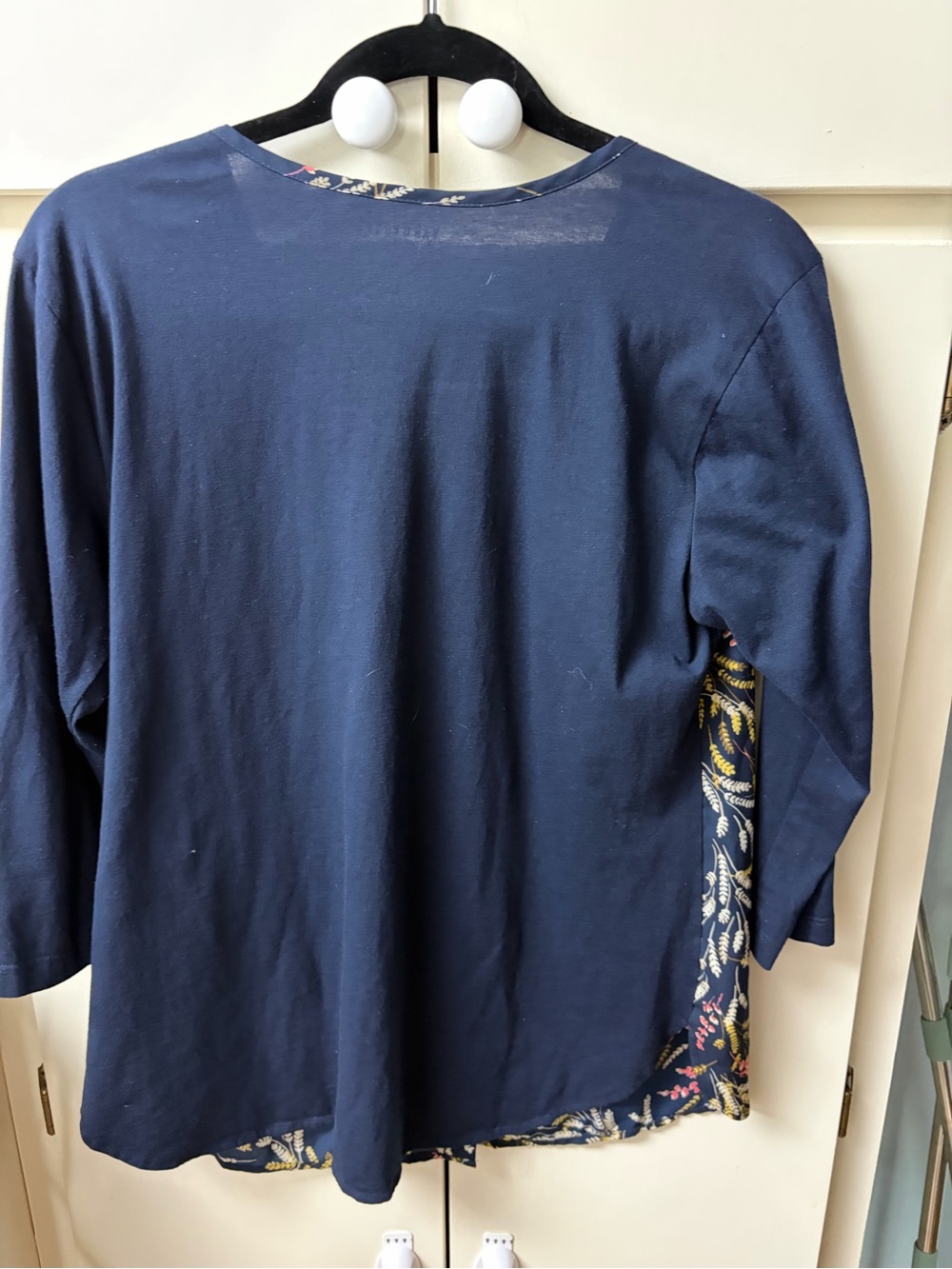 Van Heusen Navy Floral Button-Front Women's Shirt - Picture 4 of 4
